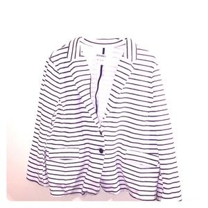 Cute light weight blazer!